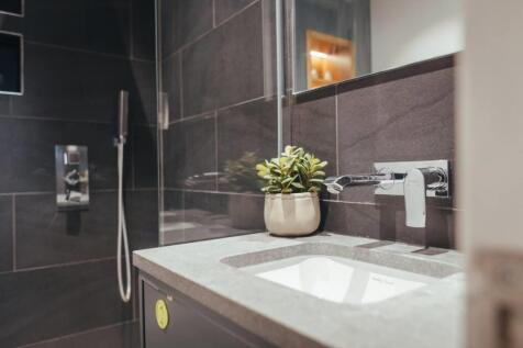 Bathroom 2.jpeg