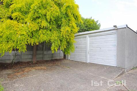 Double Garage &amp; Off Street Parking
