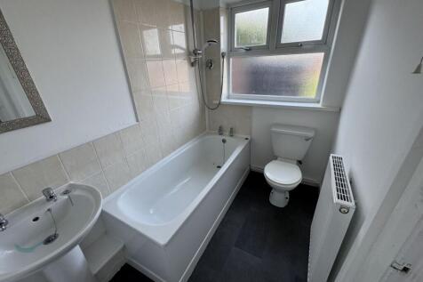 Bathroom (Ground Floor)