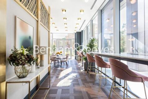 Exclusive Lounge