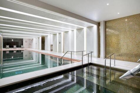 Pool &amp; Jacuzzi