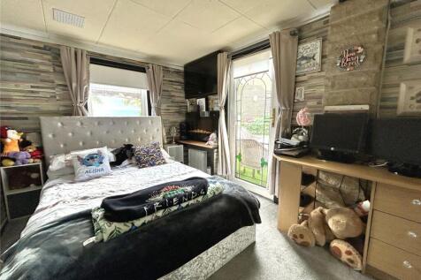 Reception Room/Bed