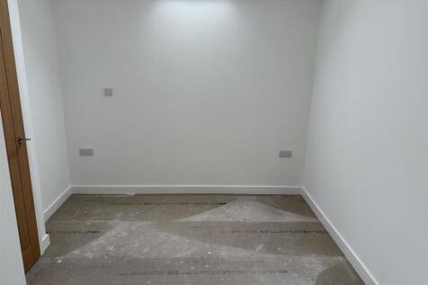 Master bedroom 1.jpg
