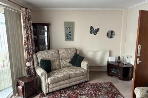 Lounge 3.jpg