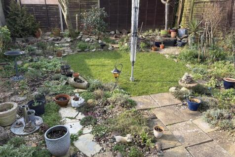 Rear Garden 2.jpg