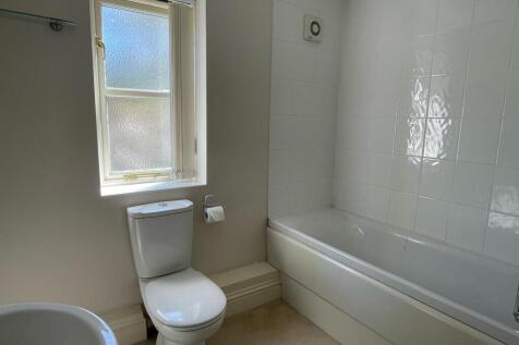 Bathroom..jpg