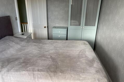 2nd bedroom..jpg