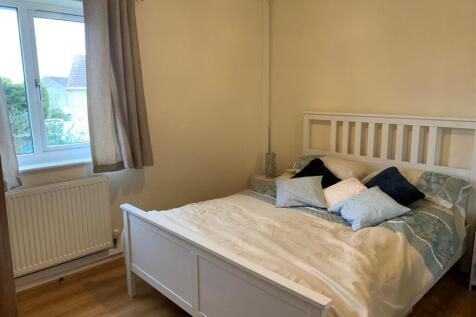 Bedroom 1.jpg