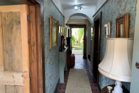 Hallway.jpg