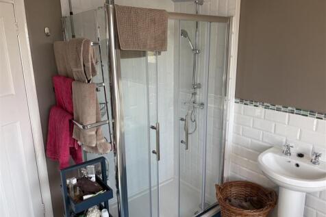 Bathroom..jpg