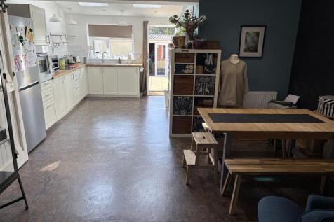 Dining Area.jpg