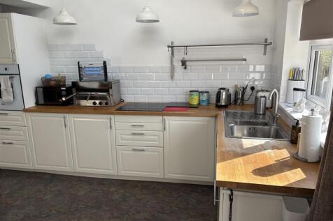 Kitchen...jpg