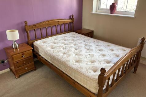 Bedroom 1.jpg