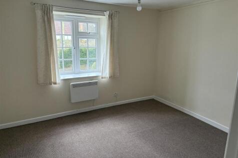 Bedroom 1.jpg