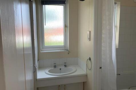 bathroom 1.jpg