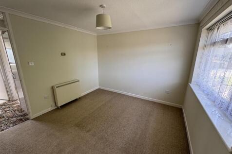 Master Bedroom..jpg