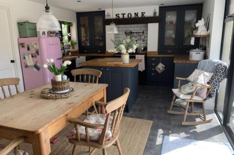 Kitchen2.jpg