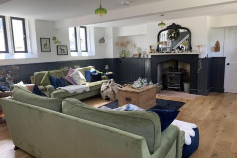 Living Area.jpg