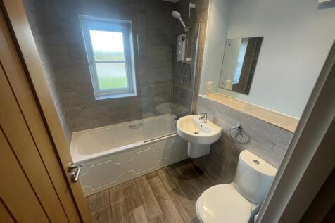 family bathroom.jpg