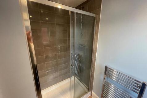 en suite shower.jpg