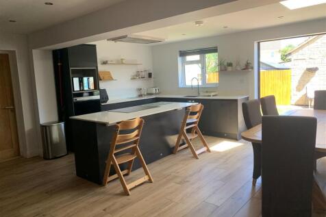 kitchen 2.jpg