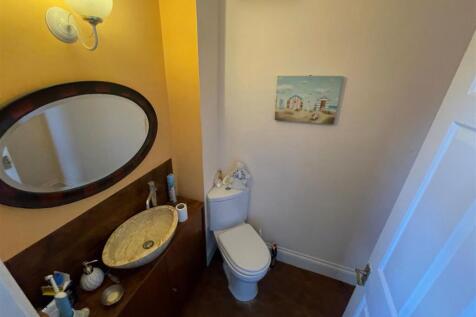 downstairs WC 2.jpg
