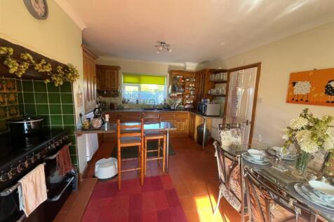 kitchen diner 1.jpg
