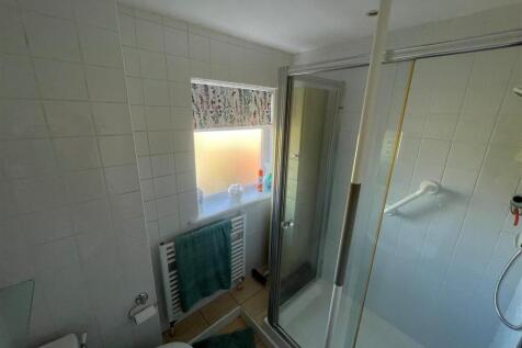 family shower room 2.jpg