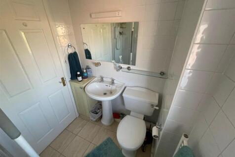 family shower room 3.jpg