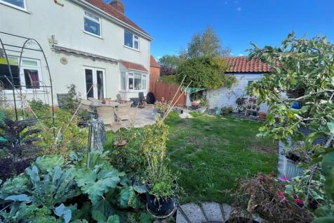 rear garden 2.jpg