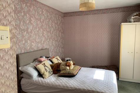 Bed 1.jpg
