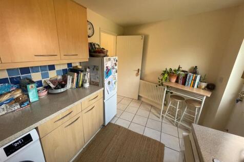 Kitchen 2.jpg