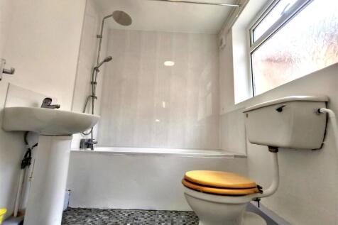 BATHROOM 1.jpg