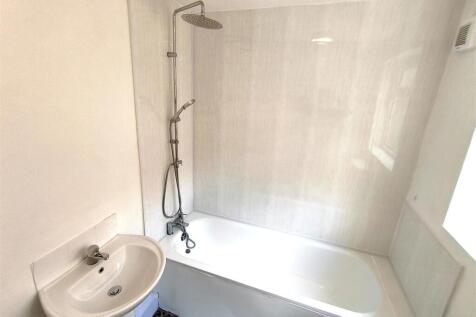 BATHROOM 3.jpg