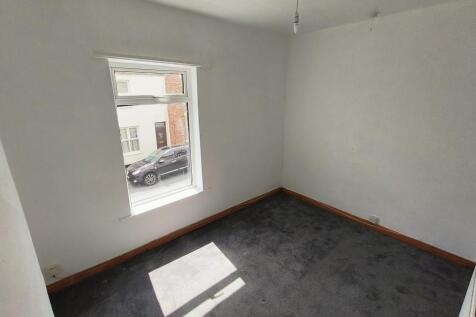 BEDROOM 1.jpg