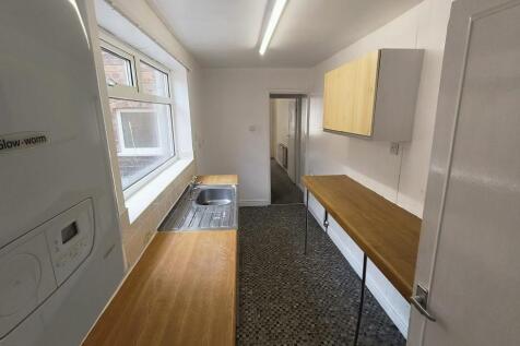 KITCHEN 1.jpg