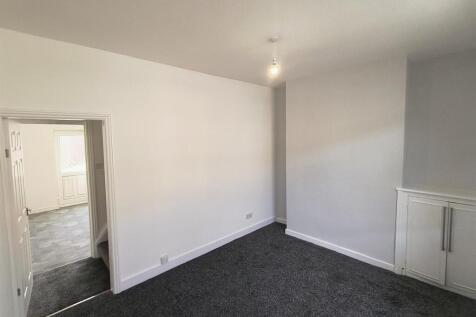 Livingroom 2.jpg