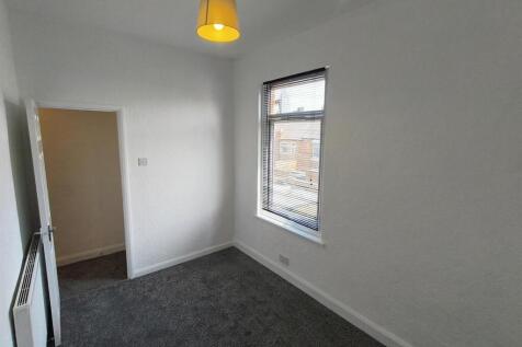 Bedroom 1.jpg