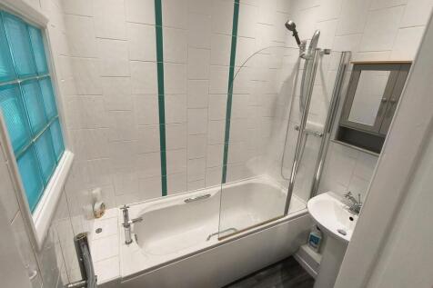bathroom 2.jpg