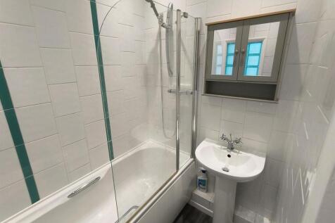 bathroom 1.jpg