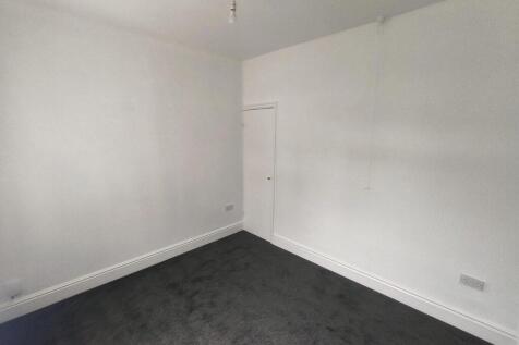 Bedroom 1 2.jpg