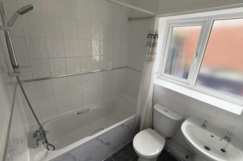 bathroom 2.jpg