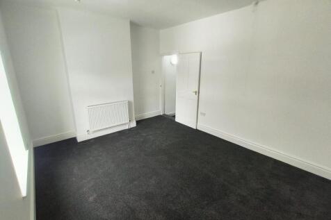 Bedroom 1.jpg