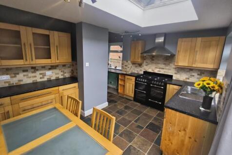 KITCHEN DINING.jpg