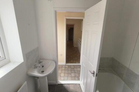 Bathroom 2.jpg