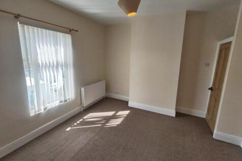 bedroom 1 2.jpg