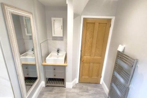 bathroom 2.jpg