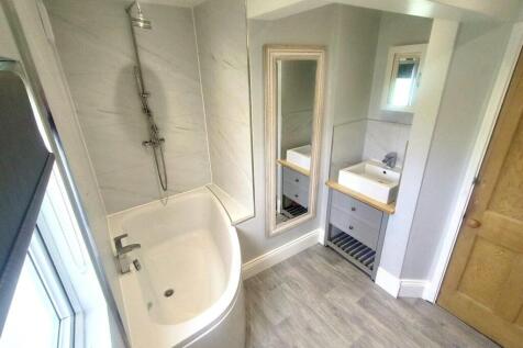 bathroom 4.jpg