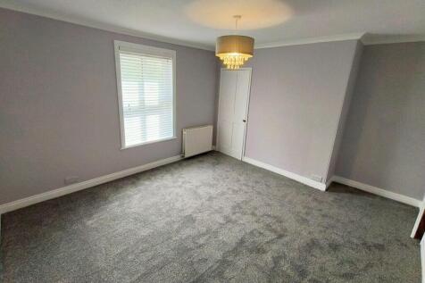 bedroom 2 2.jpg