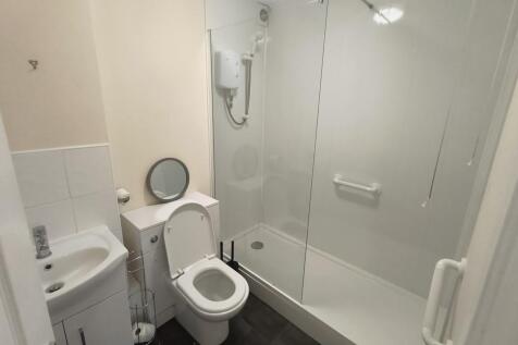 bathroom 1.jpg